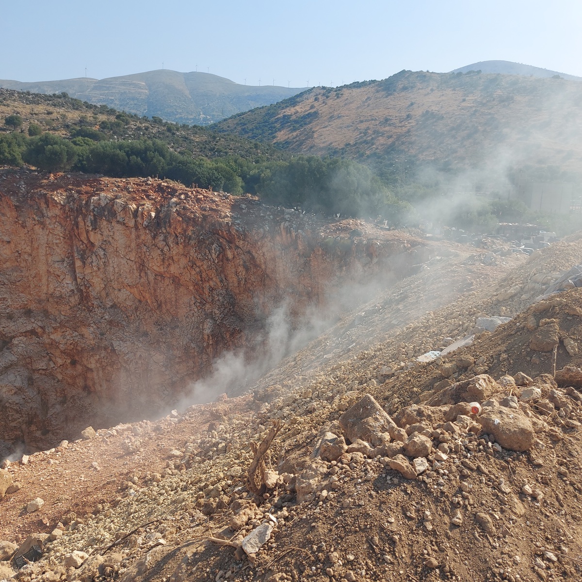 Η Λαγκάδα συνεχίζει να καίει-Η κυβέρνηση, Περιφέρεια και Δήμος Αργοστολίου συνεχίζουν να αδιαφορούν